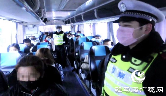 上蔡縣公安局交警大隊民警護送“農民工返崗專車”安全上高速