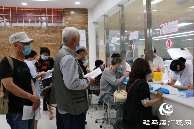 駐馬店市慈善總會聯(lián)合月太健康體檢、老年旅游協(xié)會開展公益體檢活動為老年人的健康保駕護航
