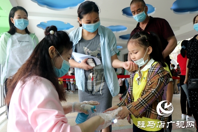 駐馬店市各幼兒園今日錯峰開學(xué)，老師笑迎萌娃歸！