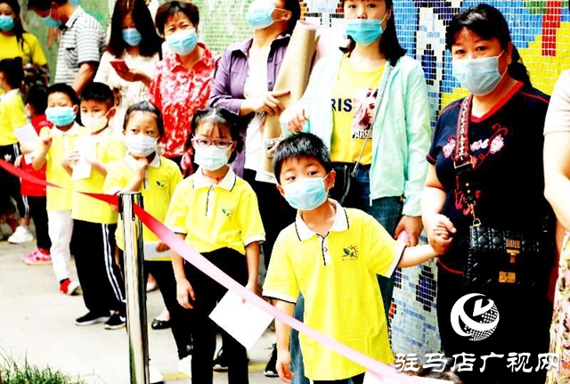 駐馬店市各幼兒園今日錯峰開學(xué)，老師笑迎萌娃歸！