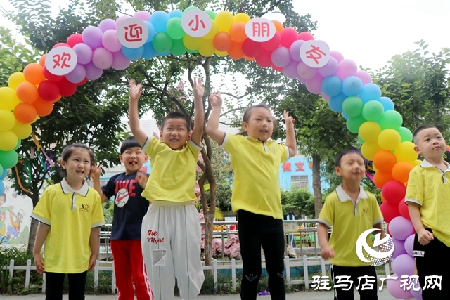 駐馬店市各幼兒園今日錯峰開學(xué)，老師笑迎萌娃歸！