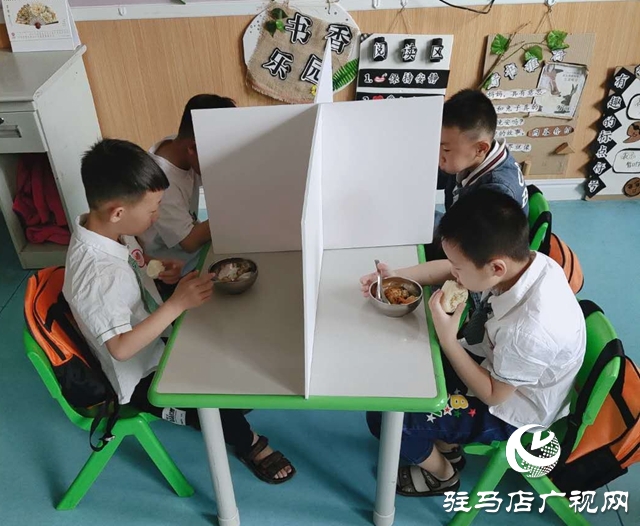 駐馬店市各幼兒園今日錯峰開學(xué)，老師笑迎萌娃歸！