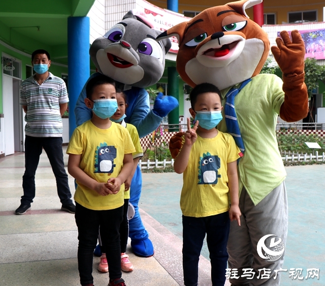 駐馬店市各幼兒園今日錯峰開學(xué)，老師笑迎萌娃歸！