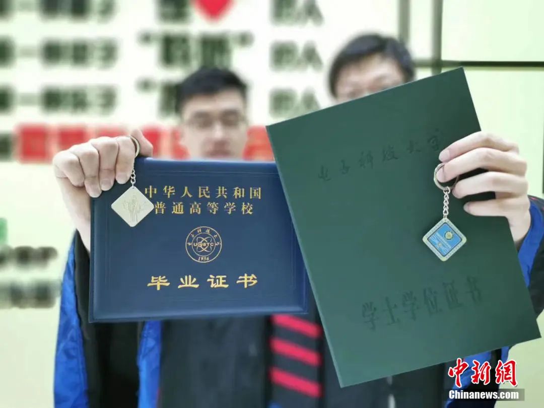 自制芯片、印章…這些高校畢業(yè)禮物“硬核”又暖心