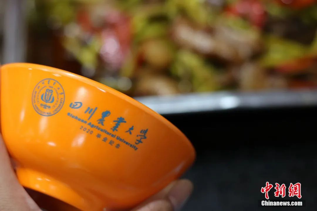 自制芯片、印章…這些高校畢業(yè)禮物“硬核”又暖心