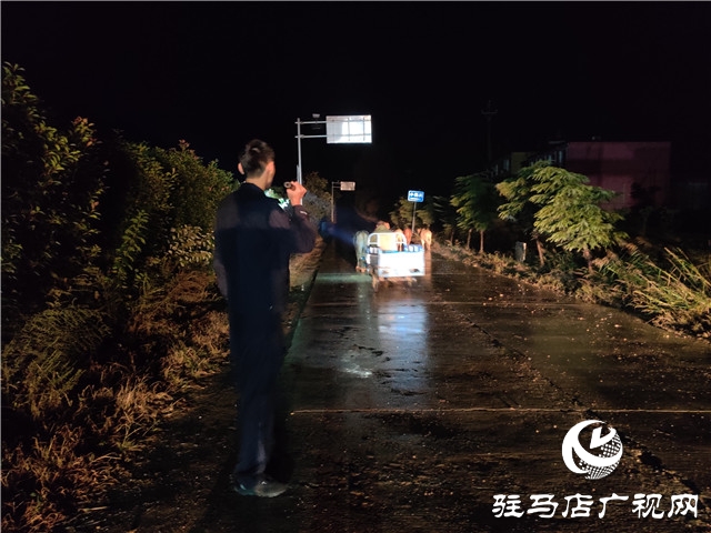 警民齊心冒雨尋牛，秋涼心卻暖