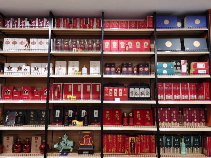 天翼傳大愛，聚力暖人心！天翼商貿(mào)美酒文化體驗(yàn)館開業(yè)現(xiàn)場溫情上演公益慈善拍賣