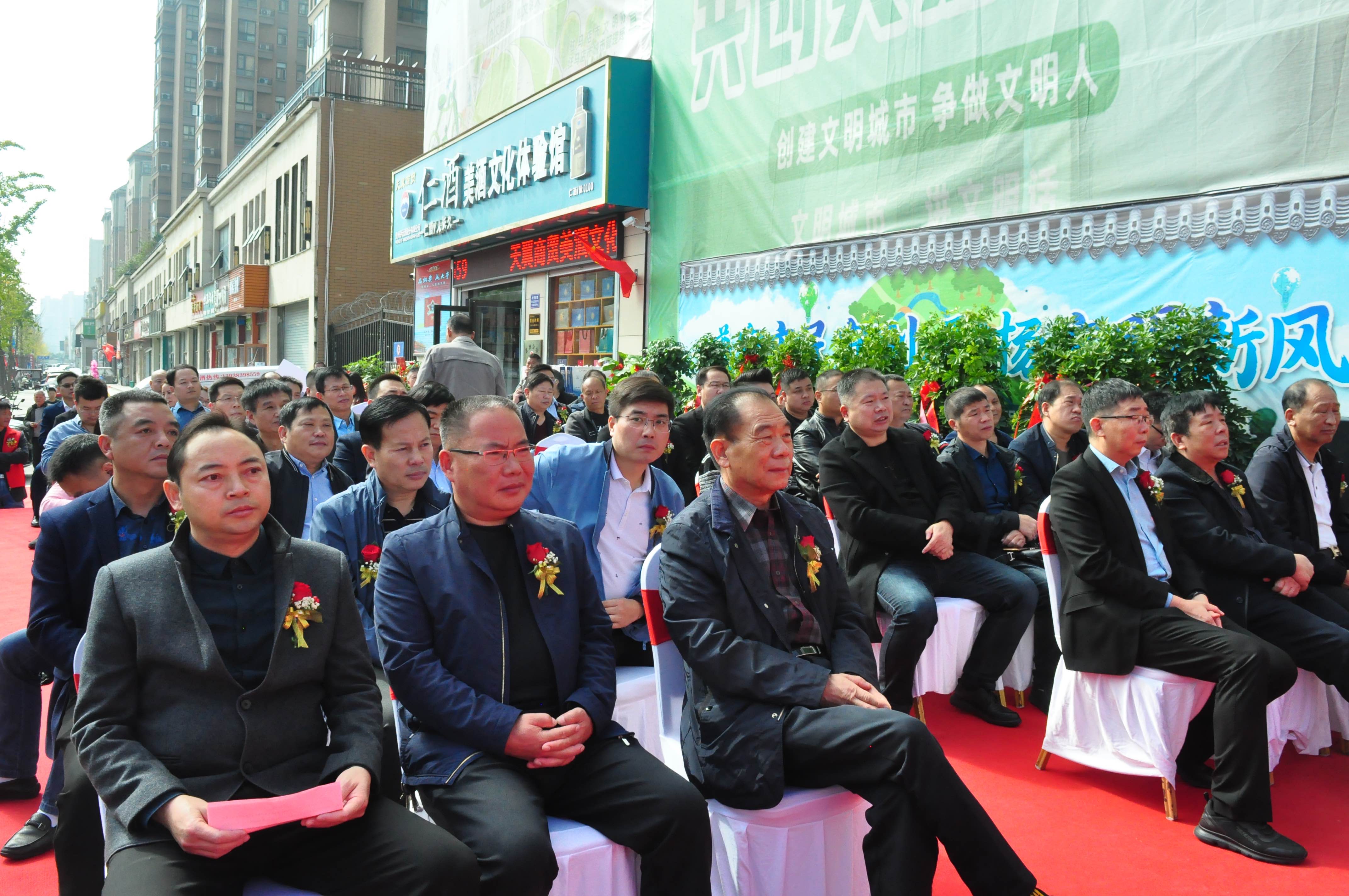 天翼傳大愛，聚力暖人心！天翼商貿(mào)美酒文化體驗(yàn)館開業(yè)現(xiàn)場溫情上演公益慈善拍賣