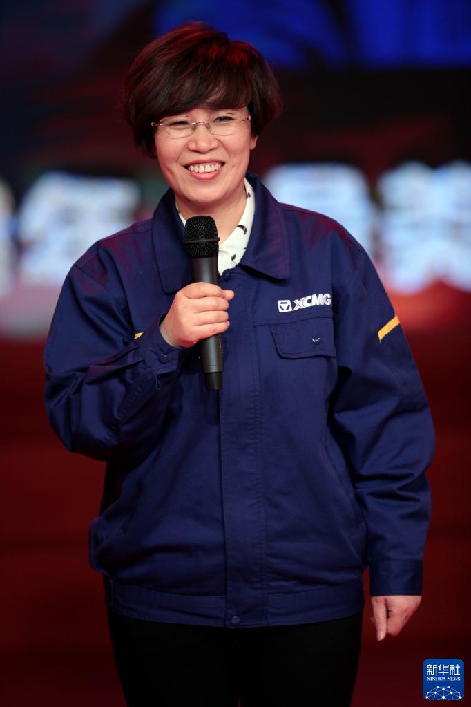 奮斗百年路 啟航新征程·中國(guó)共產(chǎn)黨人的精神譜系｜愛崗敬業(yè)、爭(zhēng)創(chuàng)一流——?jiǎng)谀＞袷鲈u(píng)
