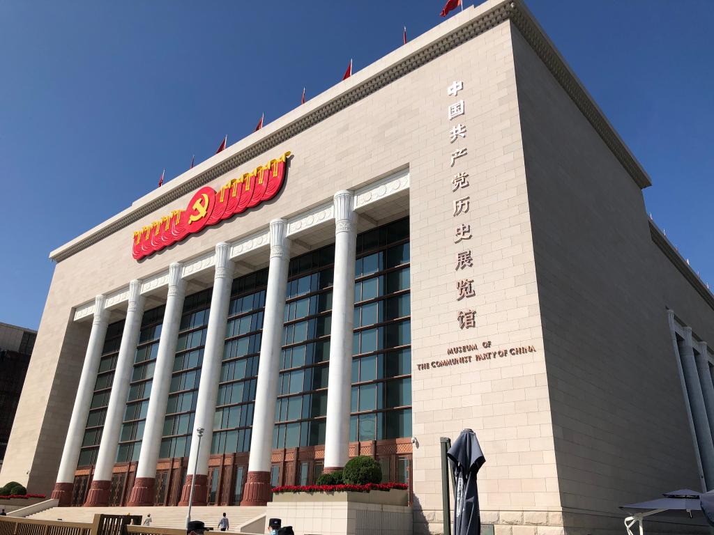 特寫：“是他們給了我們現(xiàn)在的生活”——國(guó)慶節(jié)里感悟百年黨史