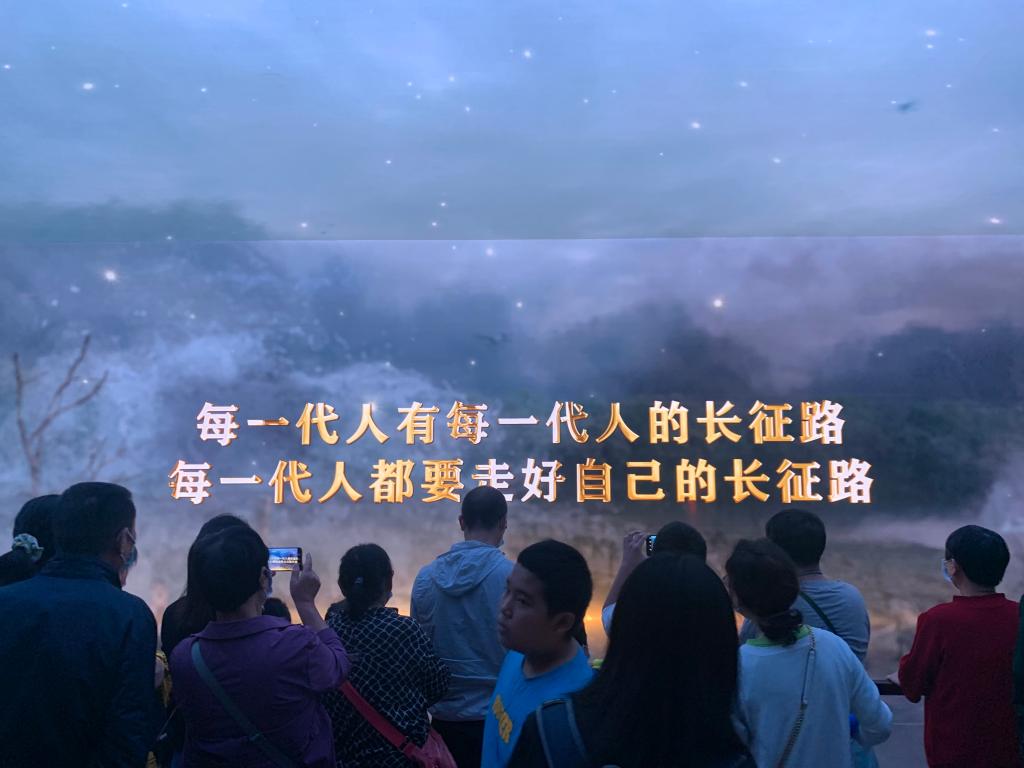 特寫：“是他們給了我們現(xiàn)在的生活”——國(guó)慶節(jié)里感悟百年黨史