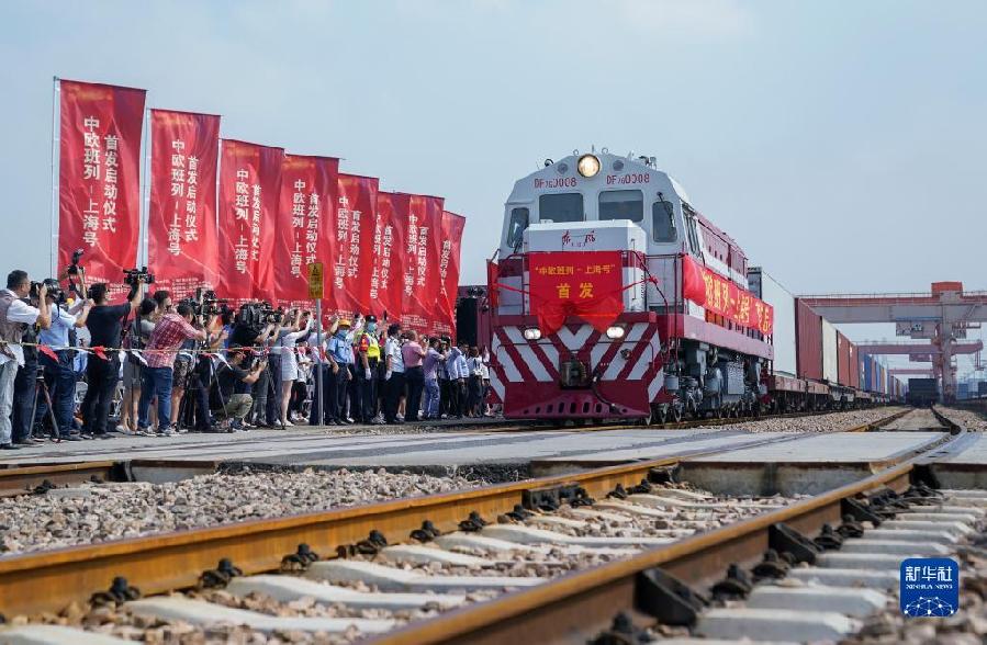 不可逆轉(zhuǎn)的歷史進(jìn)程——從以習(xí)近平同志為核心的黨中央引領(lǐng)新時代變革性實踐看實現(xiàn)中華民族偉大復(fù)興