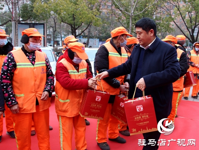 情暖元宵節(jié) 愛(ài)心企業(yè)關(guān)愛(ài)慰問(wèn)環(huán)衛(wèi)工人