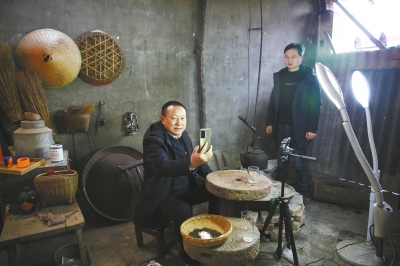 近百萬(wàn)粉絲的“茶圈”頂流 一不留神還帶火了一批網(wǎng)紅