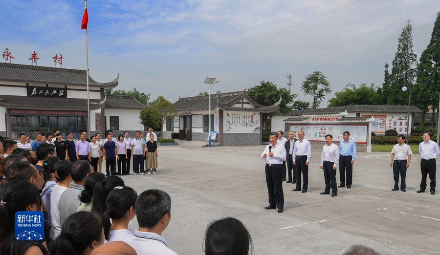 習(xí)近平在四川考察時強調(diào) 深入貫徹新發(fā)展理念主動融入新發(fā)展格局 在新的征程上奮力譜寫四川發(fā)展新篇章