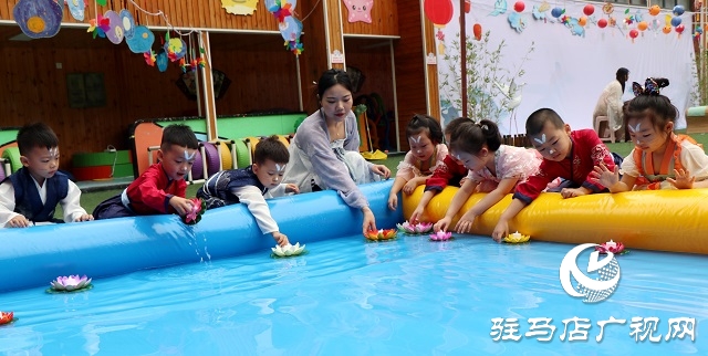 萌娃變身小玉兔 國(guó)風(fēng)古韻慶中秋