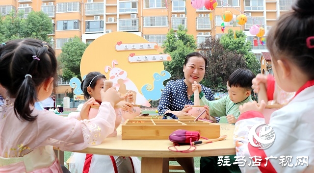 萌娃變身小玉兔 國(guó)風(fēng)古韻慶中秋