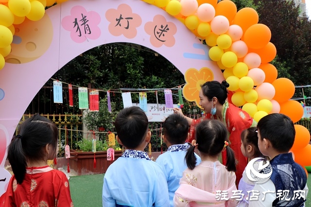 萌娃變身小玉兔 國(guó)風(fēng)古韻慶中秋