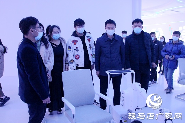 駐馬店廣電新媒體走進(jìn)黃淮實(shí)驗(yàn)室 互動(dòng)交流促提升