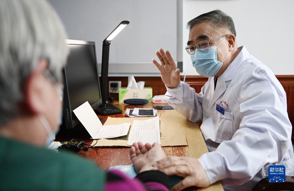張伯禮院士解讀疫情熱點：中藥西藥可以一起吃嗎？網(wǎng)上流傳的抗疫中藥方靠譜嗎？……