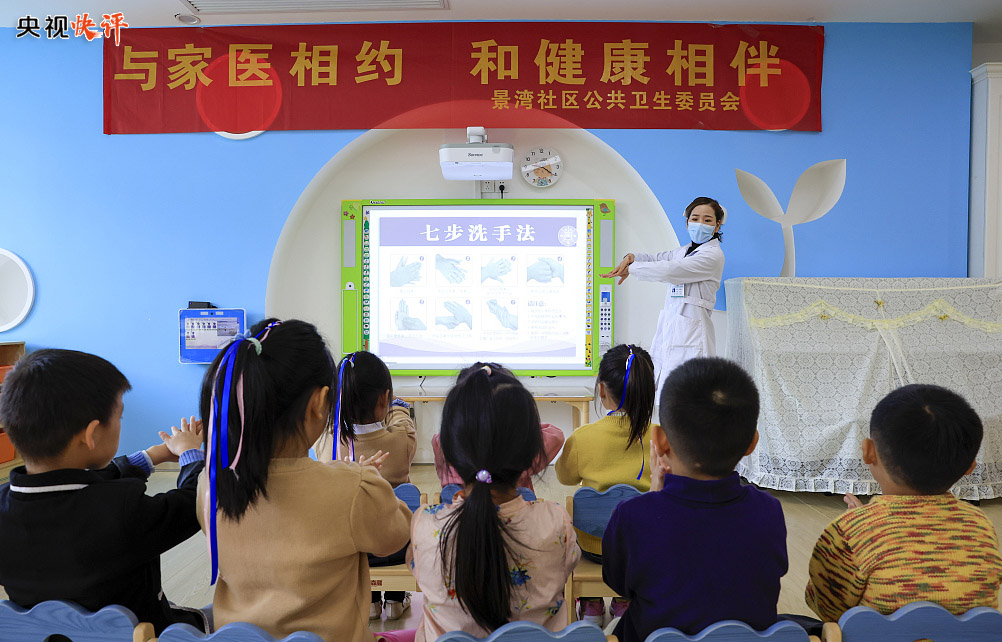 【央視快評】用千千萬萬個(gè)文明健康小環(huán)境筑牢疫情防控社會大防線