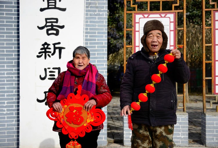 新春走基層丨新年來張全家福吧！攝影志愿者用光影為村民留住煙火年年