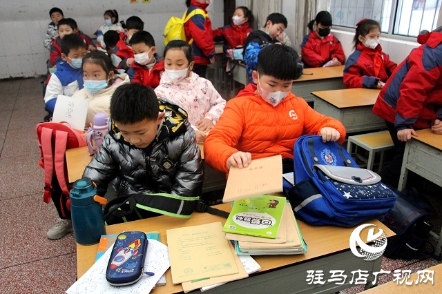 “萌娃”歸校 元?dú)鉂M滿——直擊駐馬店市開學(xué)第一天