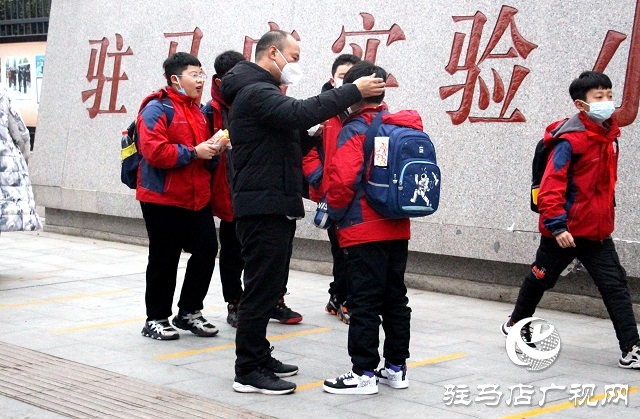 “萌娃”歸校 元?dú)鉂M滿——直擊駐馬店市開學(xué)第一天