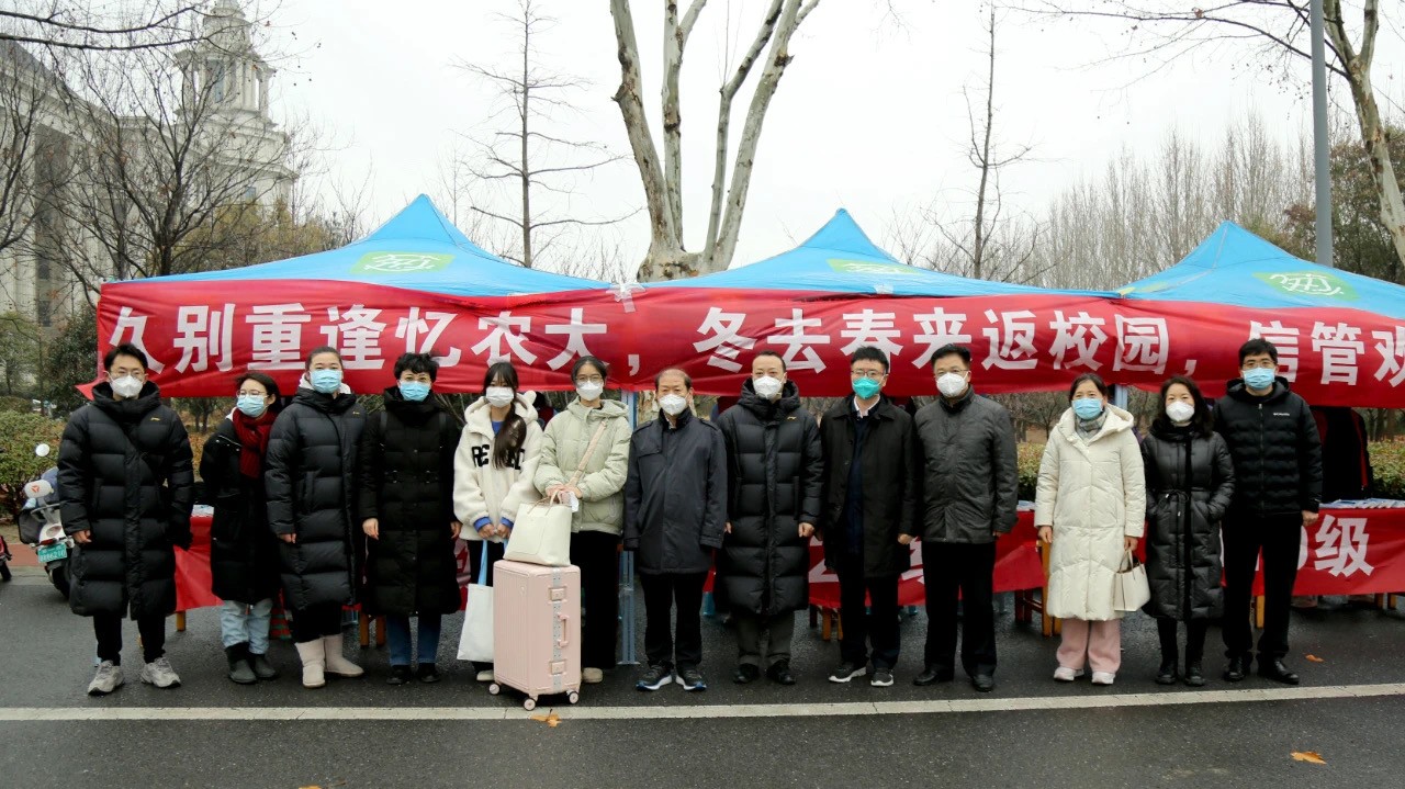 你好新學(xué)期！河南高校開學(xué)“大片”上演 學(xué)生：真正的大學(xué)生活回來了