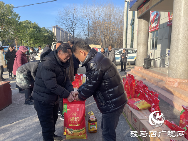 暖心！這個社區(qū)65歲以上老人收到新春禮包