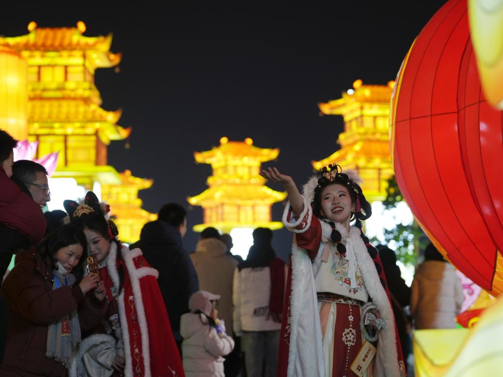 錦繡中國(guó)年丨這個(gè)春節(jié)，“龍龍”的年味里是濃濃文化味