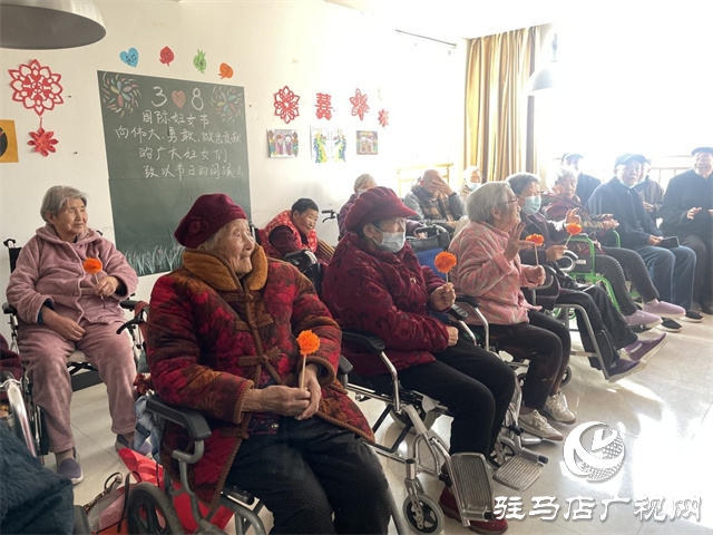 駐馬店公交公司志愿服務隊陪老人共度“三八”婦女節(jié)