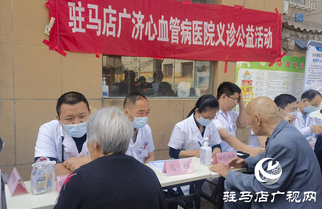 駐馬店經(jīng)濟(jì)開(kāi)發(fā)區(qū)金河辦事處桑王莊社區(qū)開(kāi)展愛(ài)心義診活動(dòng)