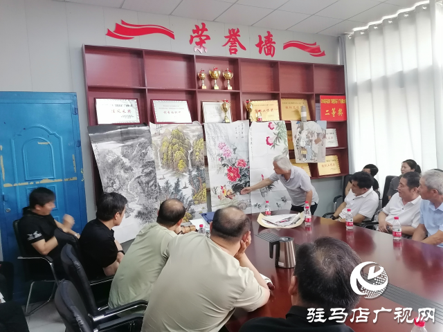 駐馬店市美術(shù)家協(xié)會蒞臨上蔡縣開展“翰墨潤中原”美術(shù)作品點(diǎn)評會