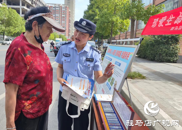 駐馬店市公安局經(jīng)濟開發(fā)區(qū)分局開展國際禁毒日集中宣傳活動