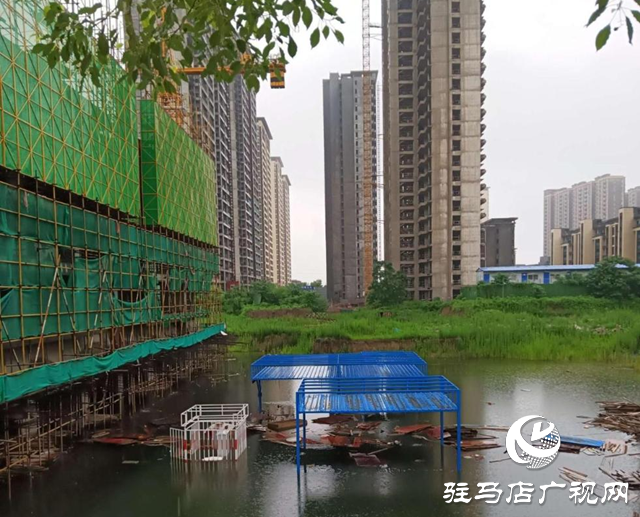 駐馬店經(jīng)濟開發(fā)區(qū)：圍擋傾倒成隱患 數(shù)字城管促修復