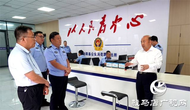 泌陽縣委副書記、縣長(zhǎng)朱東升中秋節(jié)前督導(dǎo)檢查安全生產(chǎn)和節(jié)日商品保供等工作