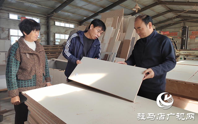 泌陽(yáng)縣高邑鎮(zhèn)：“小車(chē)間”發(fā)揮大作用 村民實(shí)現(xiàn)“家門(mén)口”就業(yè)
