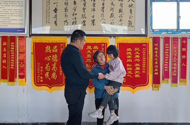 “河南硬漢”劉大華：見(jiàn)義勇為寫(xiě)就正氣華章