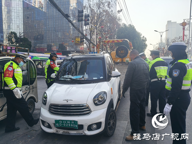 新年伊始 駐馬店交警堅守崗位保暢通