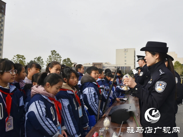 正陽縣：學(xué)生走進警營 感受別樣“警”彩