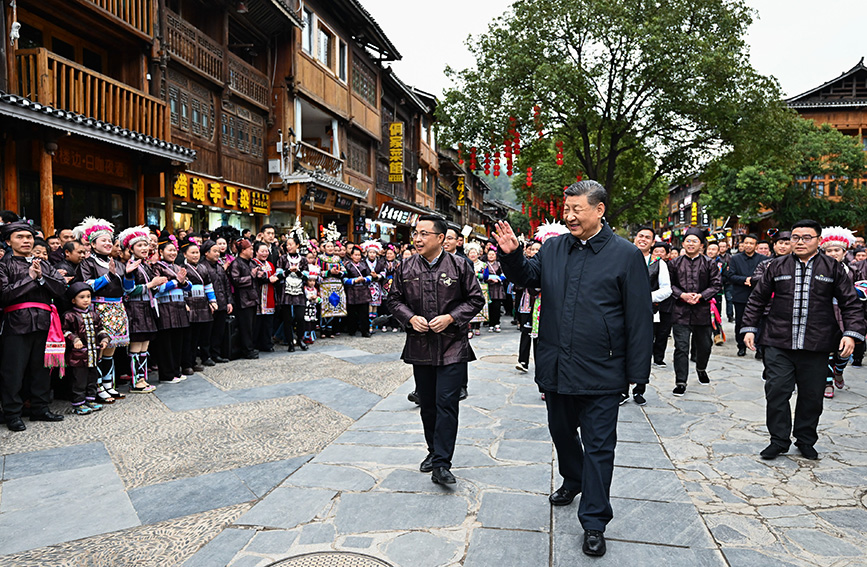 習(xí)近平在貴州黔東南州考察調(diào)研