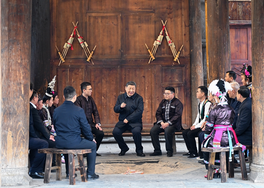 習(xí)近平在貴州考察時(shí)強(qiáng)調(diào) 堅(jiān)持以高質(zhì)量發(fā)展統(tǒng)攬全局 在中國(guó)式現(xiàn)代化進(jìn)程中展現(xiàn)貴州新風(fēng)采