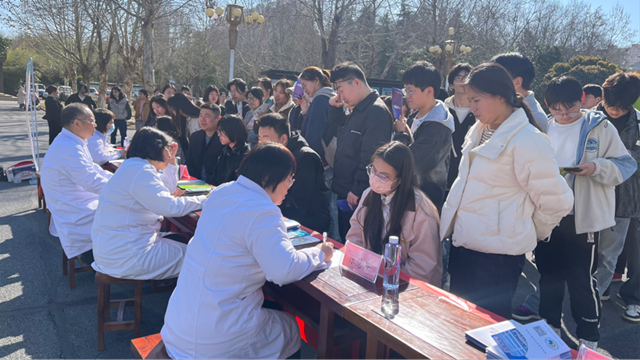 駐馬店市第二人民醫(yī)院與黃淮學(xué)院聯(lián)合開展世界睡眠日活動(dòng)
