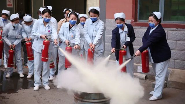 以練強(qiáng)安，防患未“燃”丨駐馬店市第一人民醫(yī)院開展消防應(yīng)急演練，筑牢安全防線