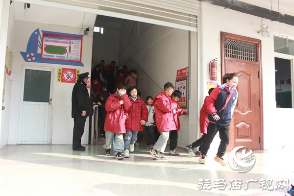 駐馬店市第十一小學(xué)開展第30個(gè)“全國中小學(xué)生安全教育日”系列活動(dòng)