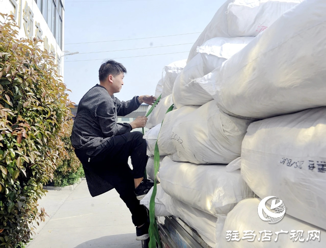 新蔡縣貝蒂針織：小襪子織出大產(chǎn)業(yè) 帶動1500人家門口就業(yè)
