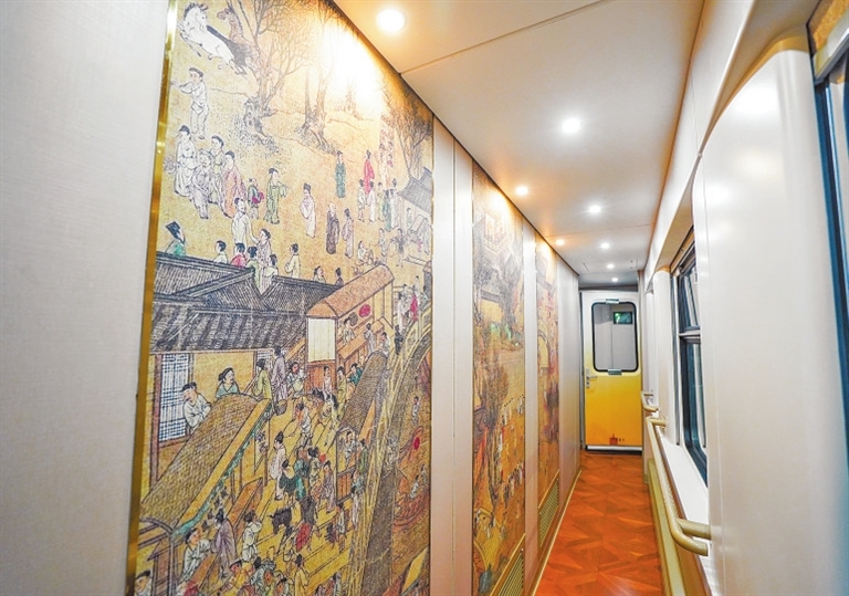 河南首列特色旅游列車來(lái)了