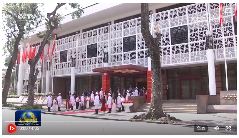 習(xí)近平同越共中央總書記蘇林、越南國(guó)家主席梁強(qiáng)共同會(huì)見中越人民大聯(lián)歡活動(dòng)代表