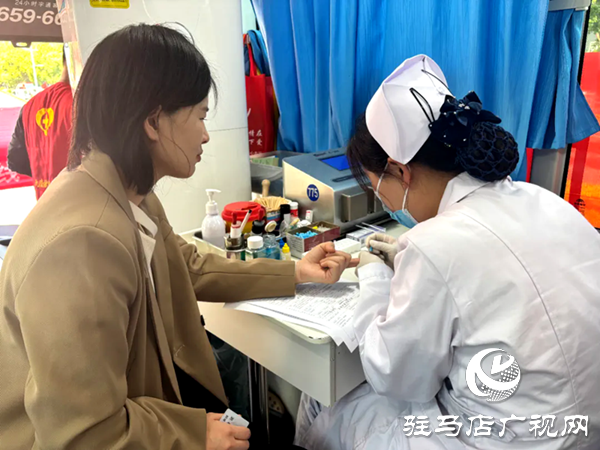 平輿縣教育局組織開展無償獻血活動   